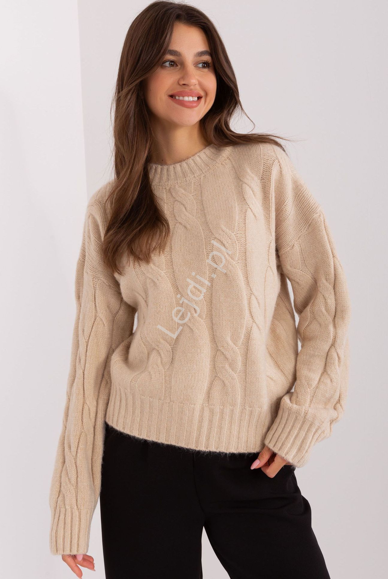 bezowy-sweter-177drc.jpg